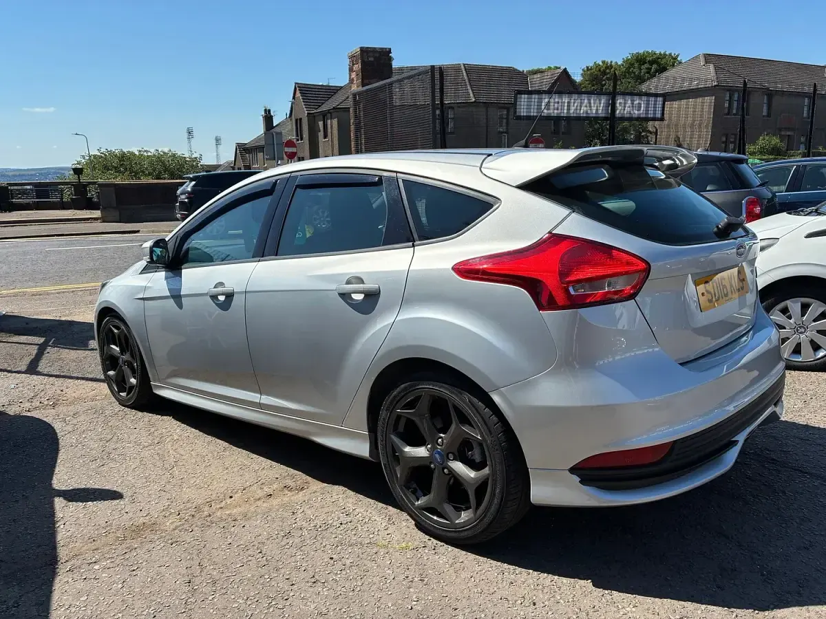 Used Ford Focus ST 185 HP (136 kW) 2016 Silver Hatchback