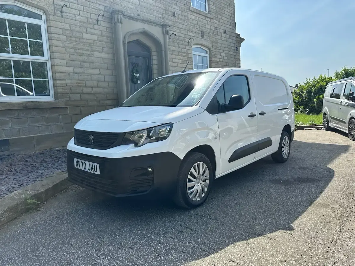 Used Peugeot Partner 131 HP (96 kW) 2020 White MPV