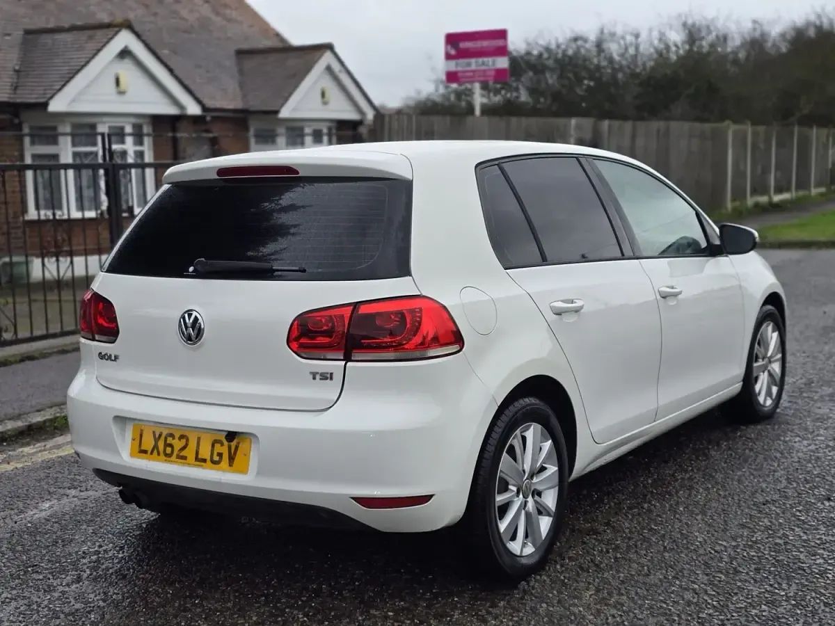 Used VW Golf VII Comfortline 123 HP (90 kW) 2013 White Hatchback