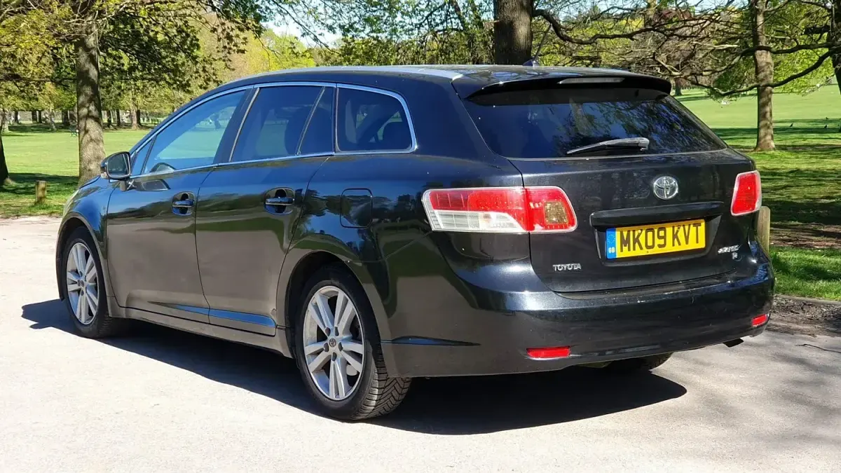 Usado Toyota Avensis T4 2009 Negro Familiar
