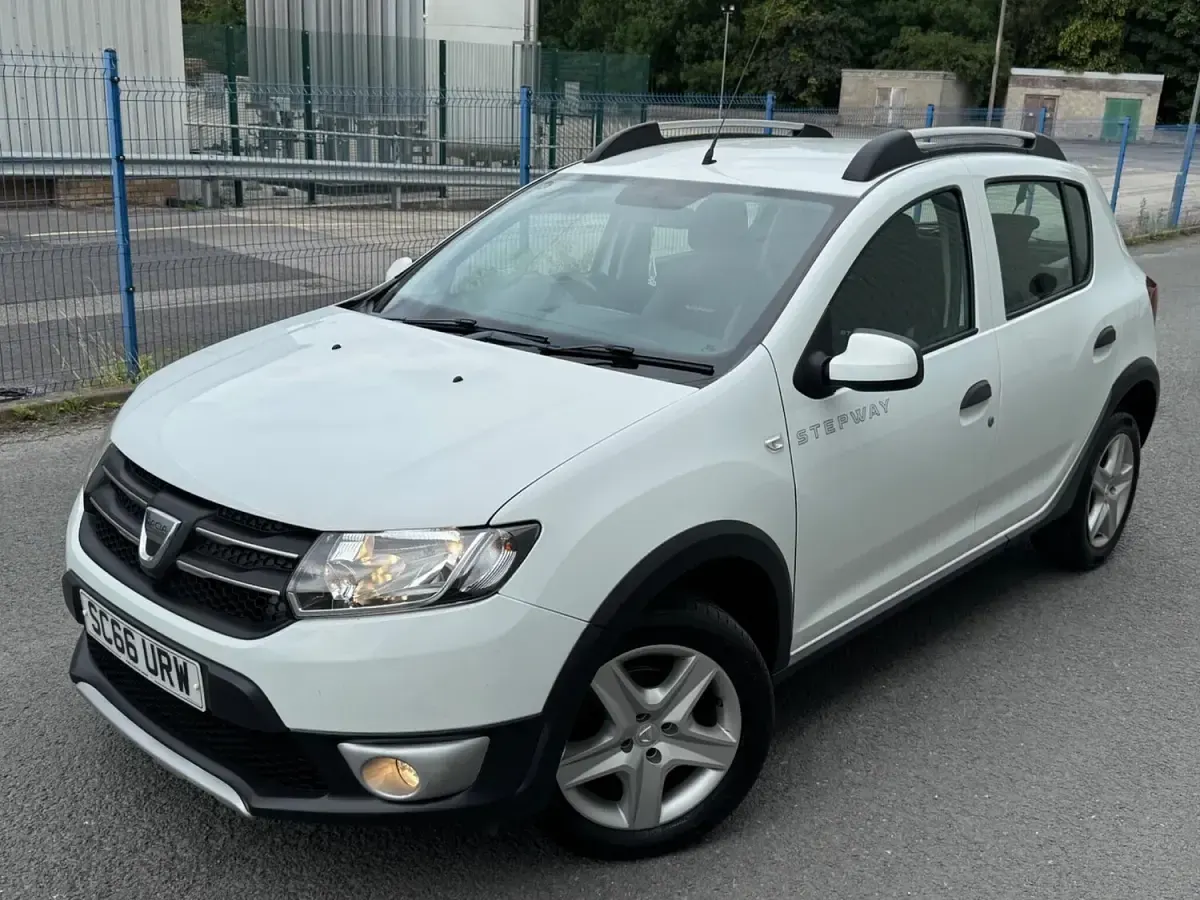 Used Dacia Sandero Lauréate 2016 White Hatchback