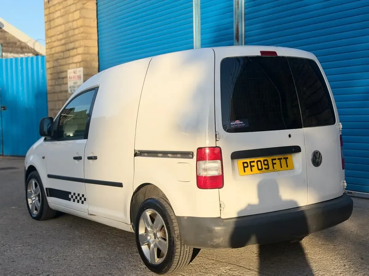 Used VW Caddy 104 HP (76 kW) 2009 White MPV