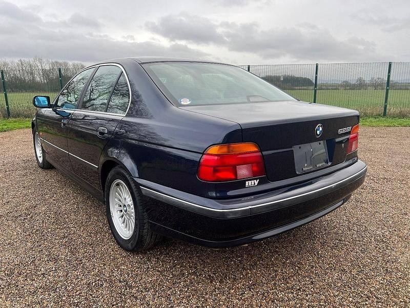 Begagnad BMW 528 2000 Blå Sedan
