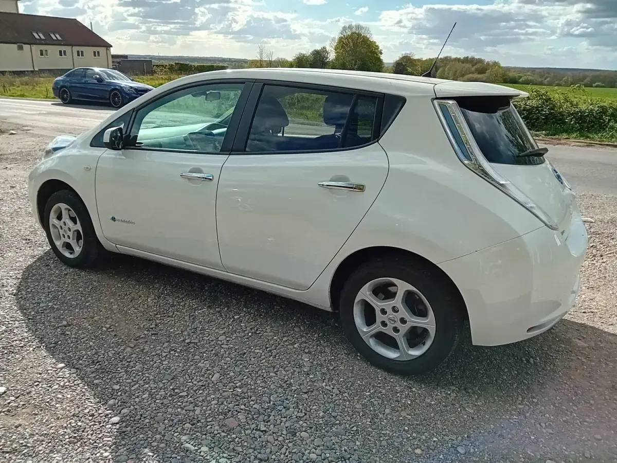 Gebraucht Nissan Leaf Acenta 80 kW (109 PS) 2017 Weiß Kleinwagen