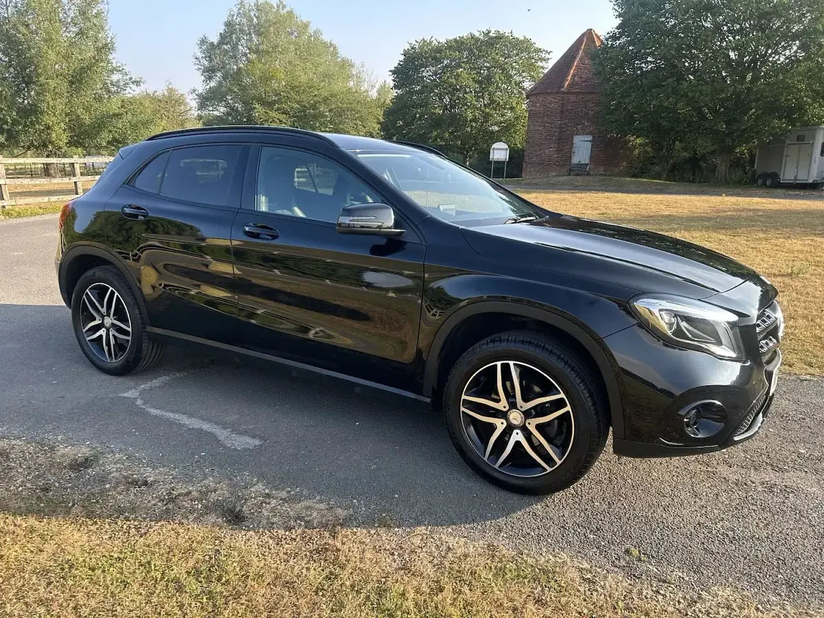 Used Mercedes GLA180 Urban 122 HP (89 kW) 2020 Black SUV