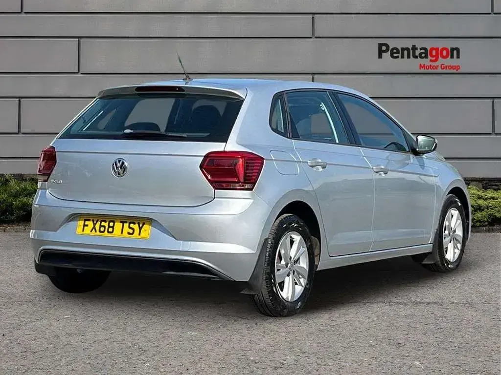Used VW Polo SE 94 HP (69 kW) 2018 Silver Hatchback