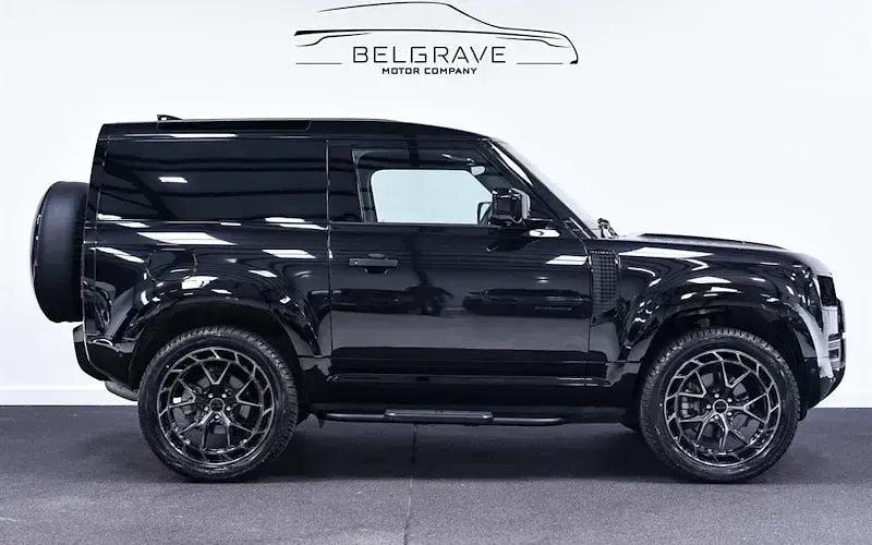 Used Land Rover Defender S 250 HP (183 kW) 2023 SUV