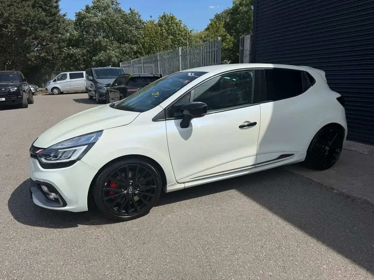 Used Renault Clio Trophy 2017 White Hatchback