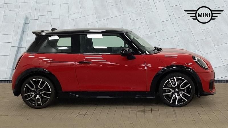 Used Mini Cooper Hatch 113 kW (154 HP) 2025 Red Hatchback