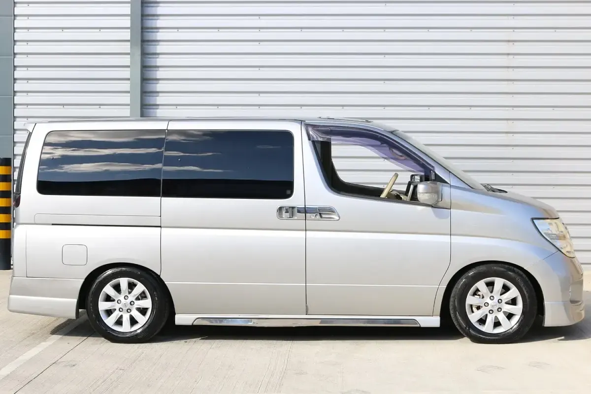 Used Nissan Elgrand 2006 Silver MPV