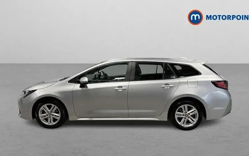 Usado Toyota Corolla 122 HP (89 kW) 2021 Prateado Carrinha
