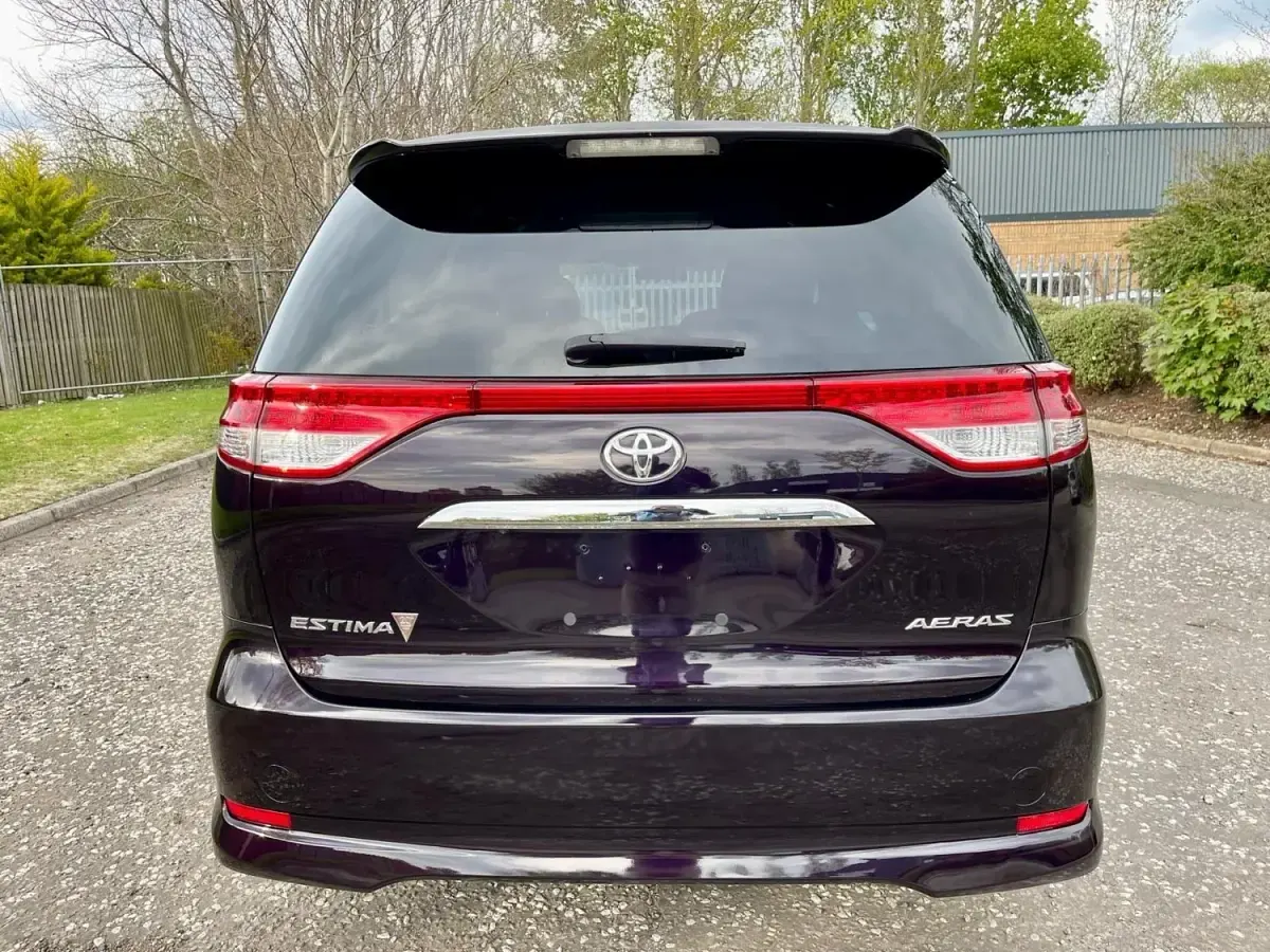 Usado Toyota Estima 2011 Púrpura Monovolumen
