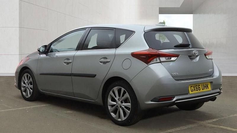 Used Toyota Auris 116 HP (85 kW) 2016 Grey Hatchback