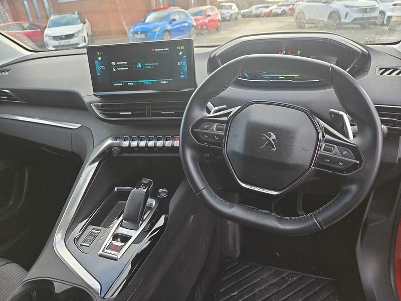 Used Peugeot 3008 Allure Premium 222 HP (163 kW) 2022 Red SUV