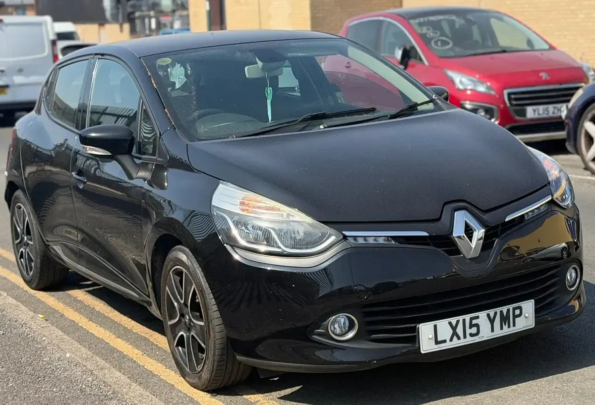 Used Renault Clio Dynamique 75 HP (55 kW) 2015 Black Hatchback