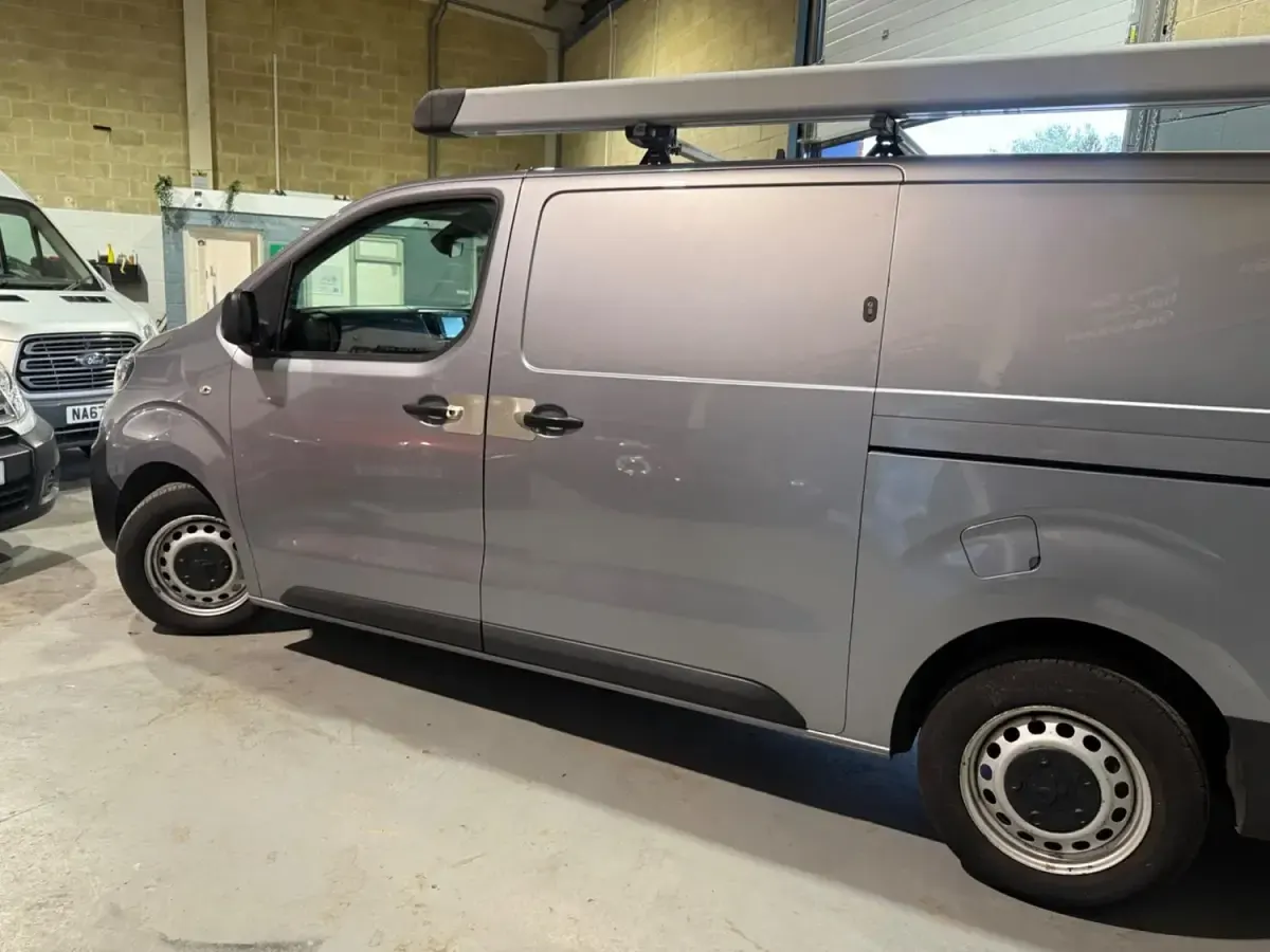 Second-hand Peugeot Expert 2021 Gri Van