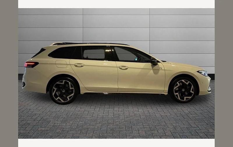 Used VW Passat R-line 272 HP (200 kW) 2024 Pure white Estate