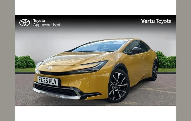 Used Toyota Prius 220 HP (161 kW) 2025 Yellow Hatchback