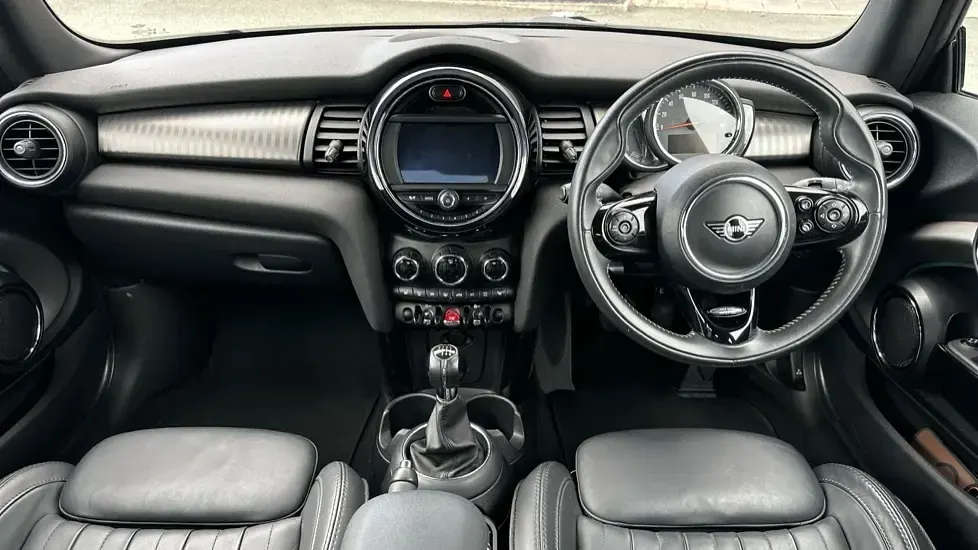 Used Mini Cooper S Exclusive 192 HP (141 kW) 2019 Silver Hatchback