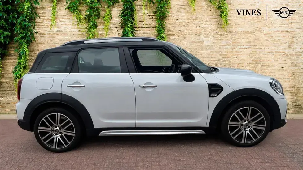 Used Mini Cooper Countryman Exclusive 134 HP (98 kW) 2022 Silver SUV