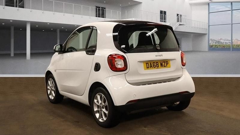 Used Smart ForTwo Coupé Passion 71 HP (52 kW) 2018 White Coupe