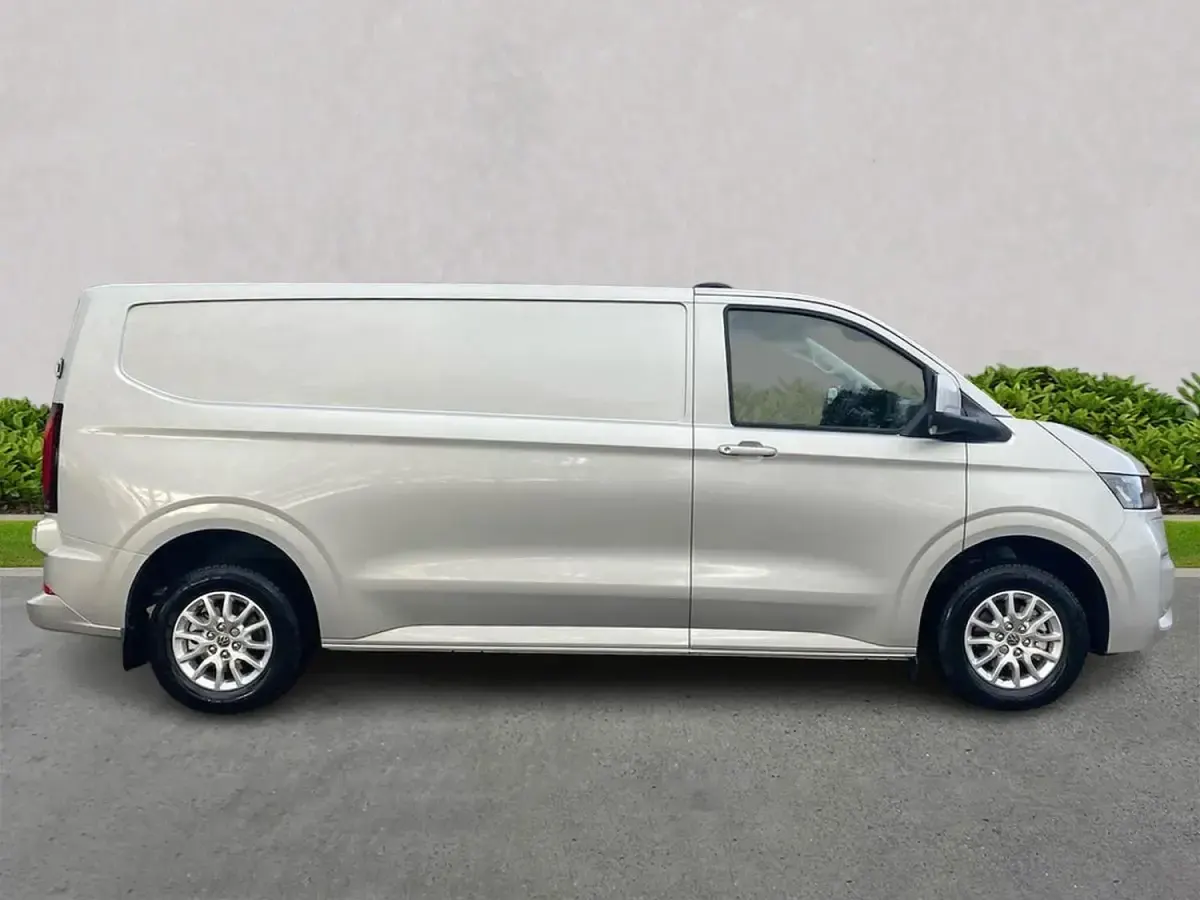 Ny VW Transporter Pro 100 kW (136 HK) 2025 Silver Van