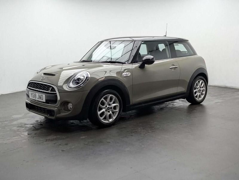 Begagnad Mini Cooper S Hatch 192 HK (141 kW) 2018 Grå Halvkombi