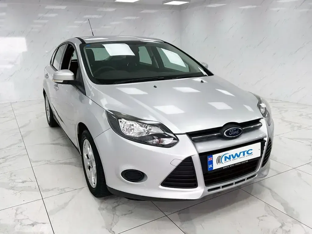 Used Ford Focus S 115 HP (84 kW) 2011 Silver Hatchback