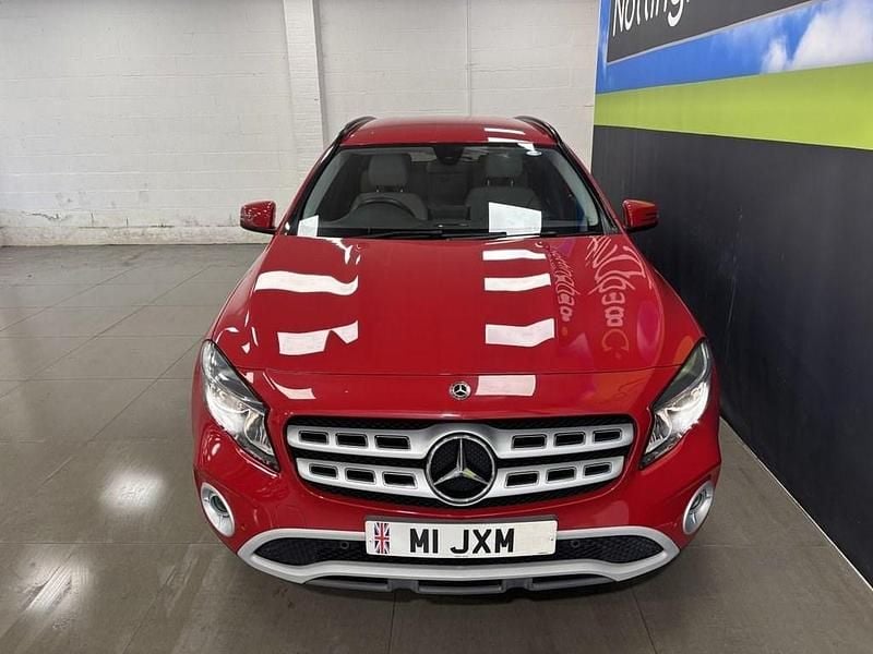 Used Mercedes GLA200 Executive 156 HP (114 kW) 2018 Red SUV