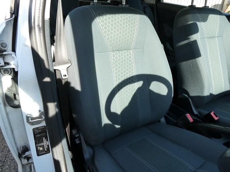 Used Ford Fiesta Zetec 96 HP (70 kW) 2012 White Hatchback