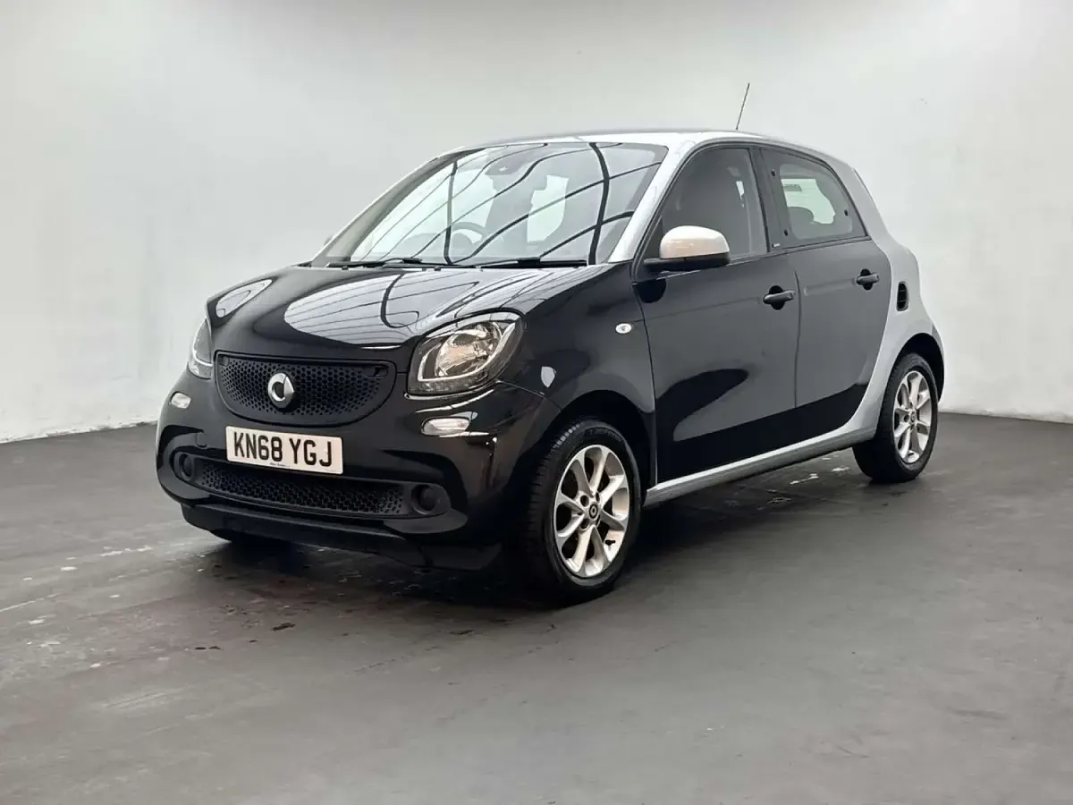Used Smart ForFour Passion 71 HP (52 kW) 2018 Silver Hatchback