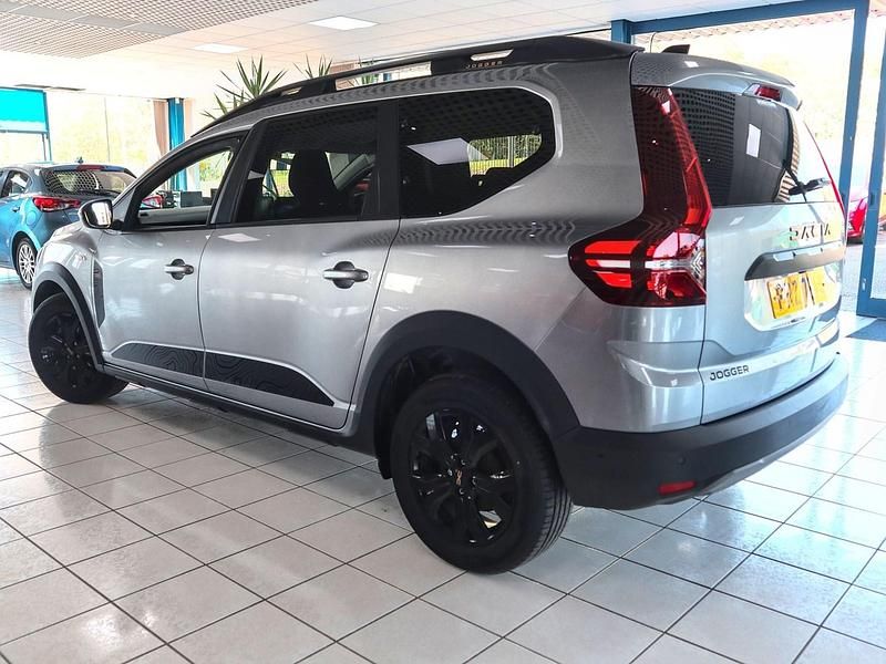 Begagnad Dacia Jogger Extreme 110 HK (80 kW) 2024 Grå Minibuss