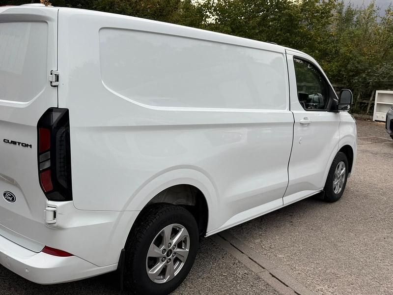 Begagnad Ford Transit Custom Limited 2024 Vit Van
