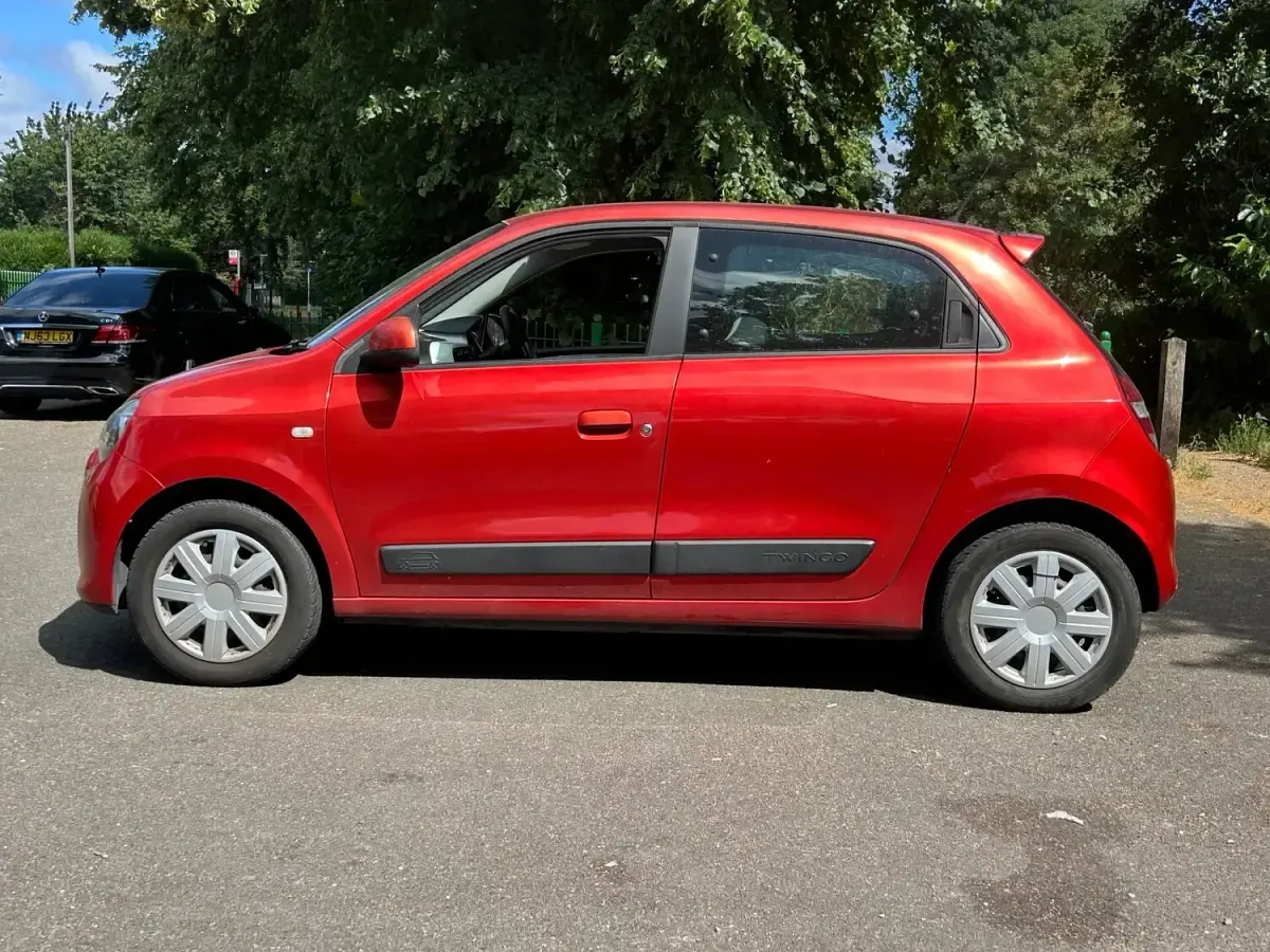 Used Renault Twingo Play 2016 Red Hatchback