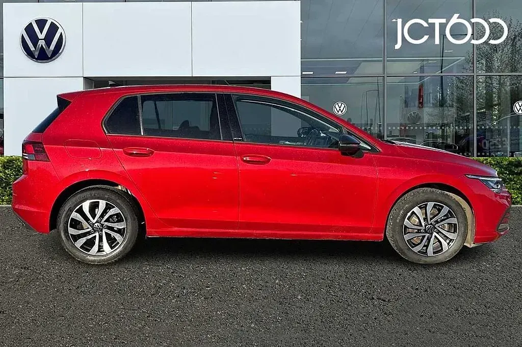 Used VW Golf VIII Active 130 HP (95 kW) 2021 Red Hatchback