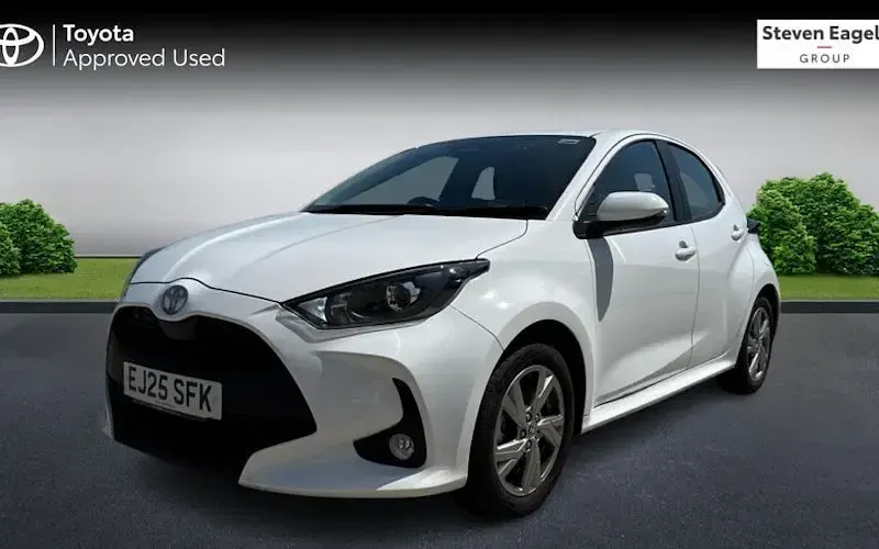 Used Toyota Yaris 116 HP (85 kW) 2025 White Hatchback