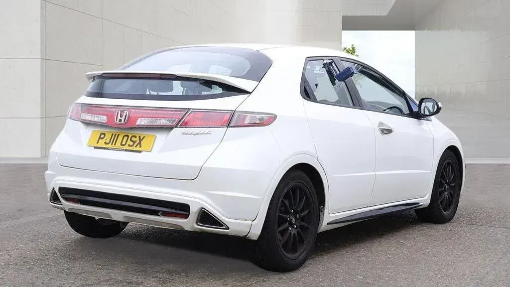 Used Honda Civic 98 HP (72 kW) 2011 White Hatchback