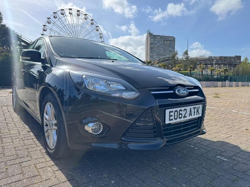 Begagnad Ford Focus Titanium 125 HK (91 kW) 2012 Svart Halvkombi