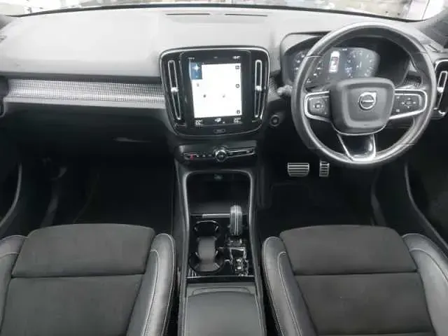 Begagnad Volvo XC40 R-Design 163 HK (119 kW) 2021 Svart SUV