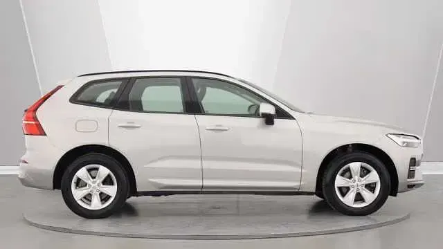 Used Volvo XC60 Momentum 250 HP (183 kW) 2022 SUV