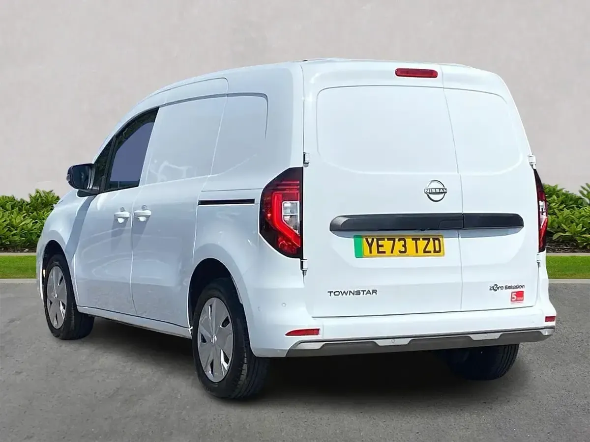 Used Nissan Townstar Tekna 89 kW (122 HP) 2023 White Van