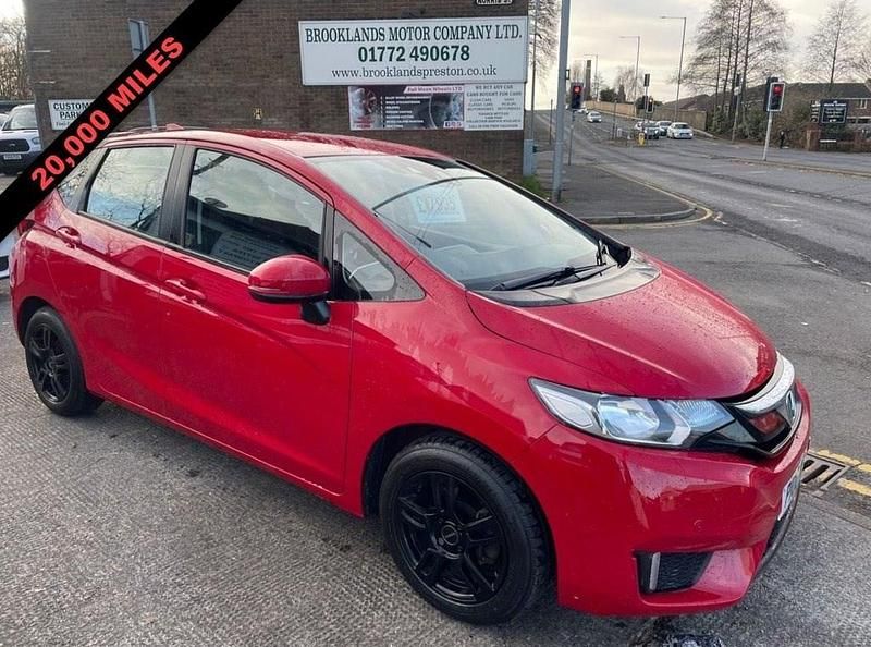 Used Honda Jazz SE 102 HP (75 kW) 2015 Red Hatchback