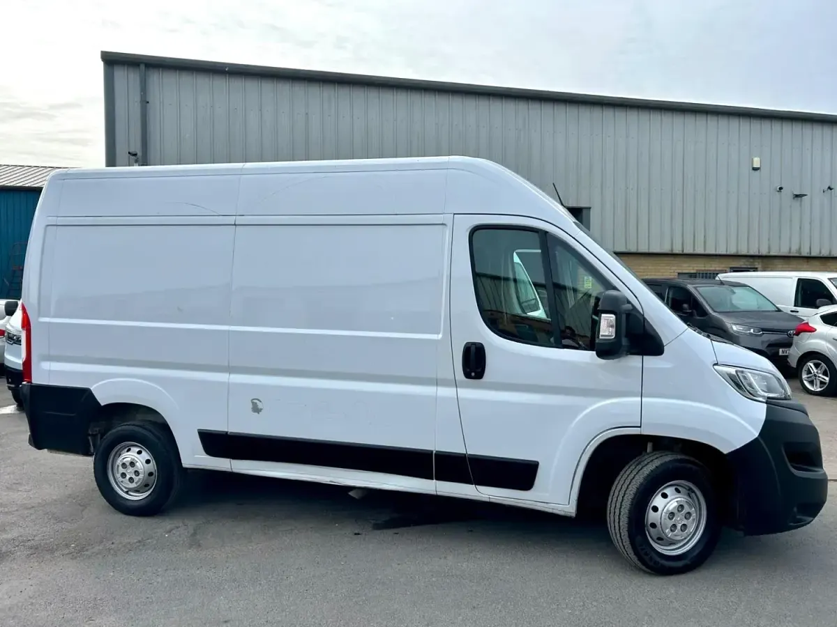 Second-hand Vauxhall Movano S 2022 Alb
