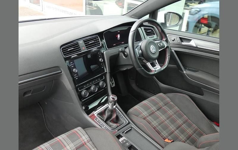 Used VW Golf VII GTI 241 HP (177 kW) 2019 White Hatchback