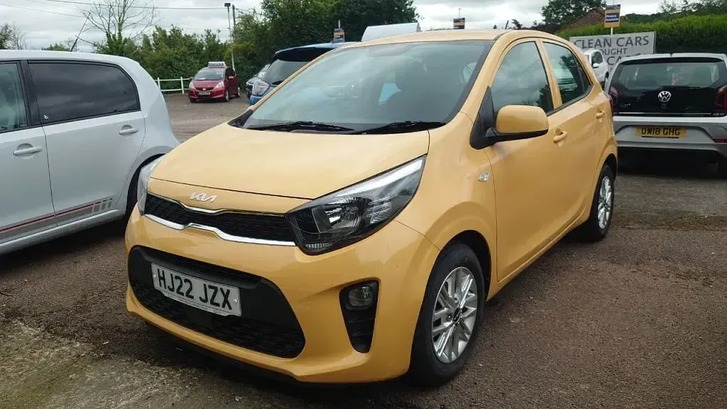 Used Kia Picanto 67 HP (49 kW) 2022 Yellow Hatchback