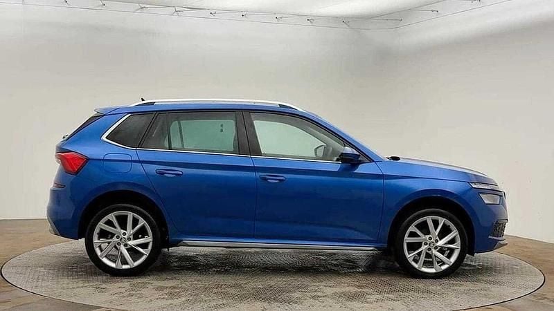 Used Skoda Kamiq SE L Executive 147 HP (108 kW) 2023 Race blue metallic SUV