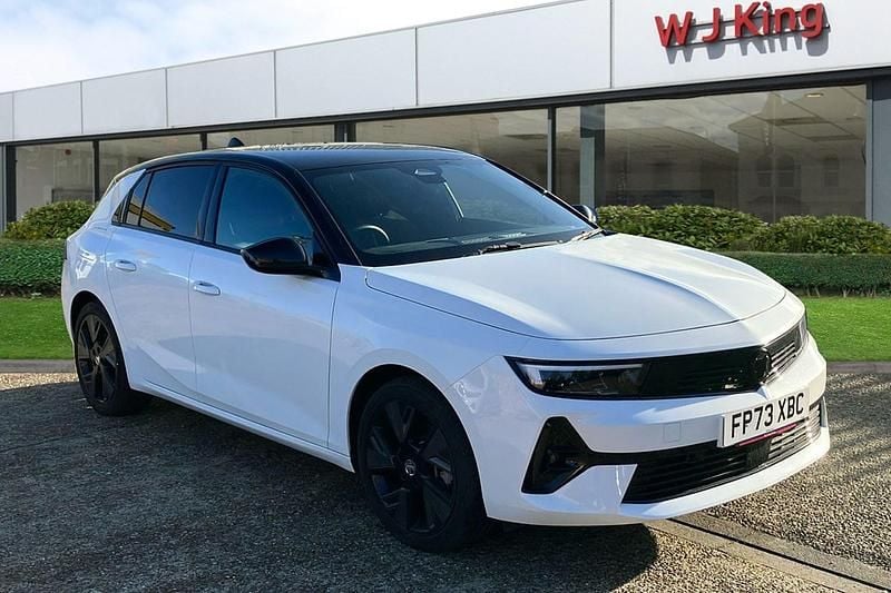 Used Vauxhall Astra 114 kW (156 HP) 2024 White Hatchback