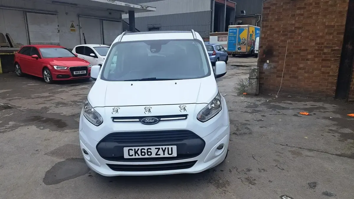 Used Ford Tourneo Connect Titanium 120 HP (88 kW) 2016 White MPV