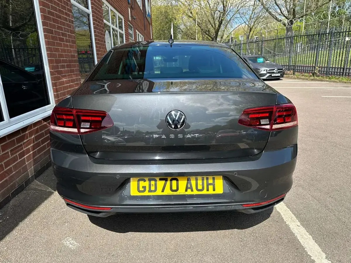 Used VW Passat SEL 150 HP (110 kW) 2020 Grey Sedan