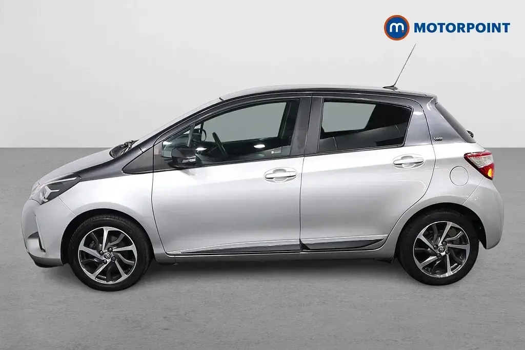 Used Toyota Yaris 111 HP (81 kW) 2019 Silver Hatchback